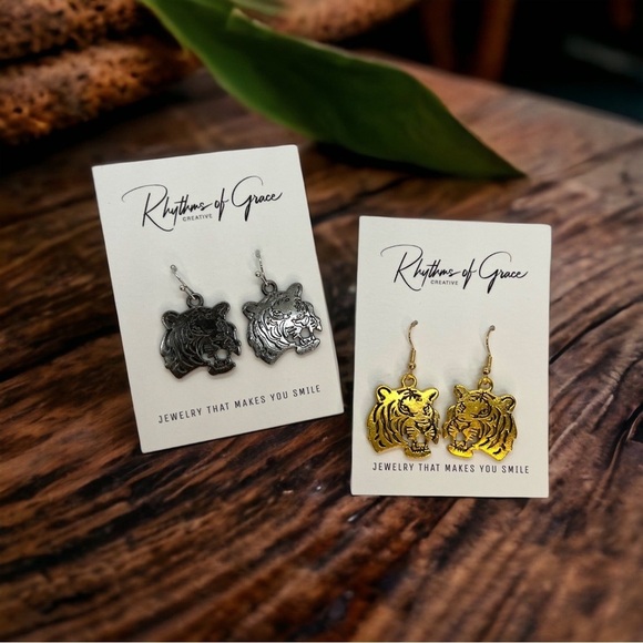 Embrace Elegance: Gold Dangle Tiger Earrings 🐅✨ NWT - Picture 4 of 6
